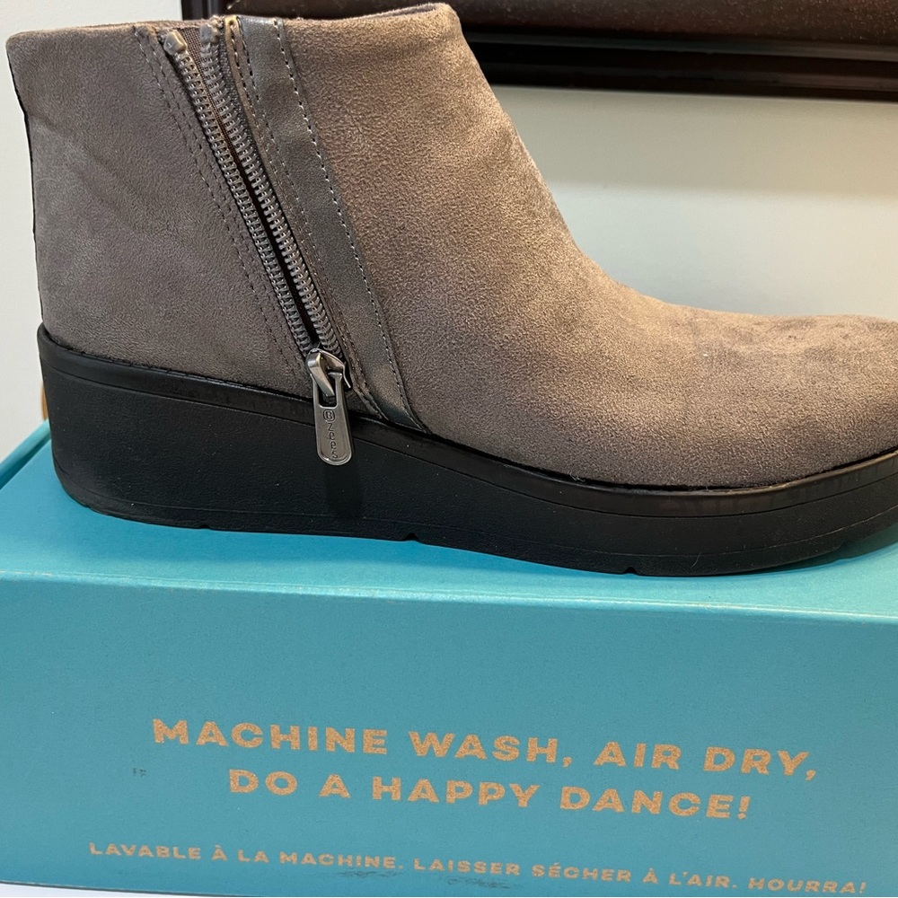 Bzees Gray Ankle Boots NWT Size 8.5 Machine Washable
